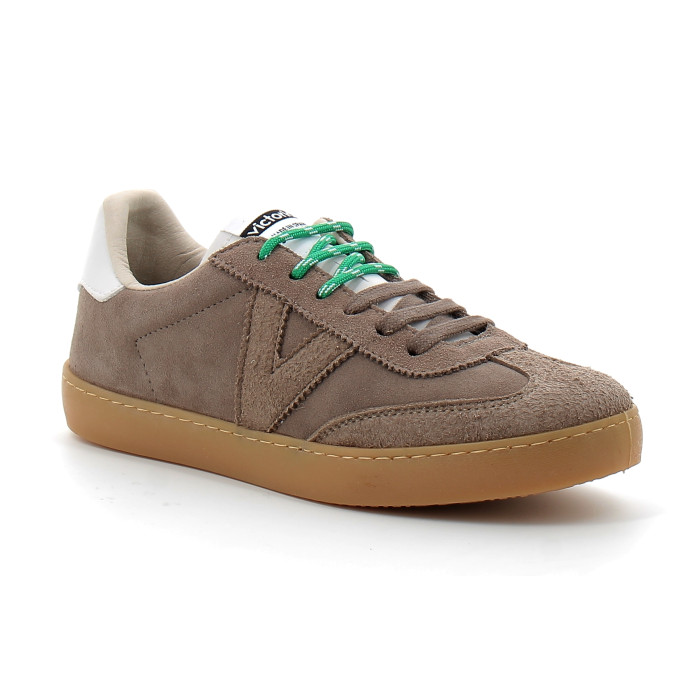 Baskets pour femme avec double cordon et semelle caramel